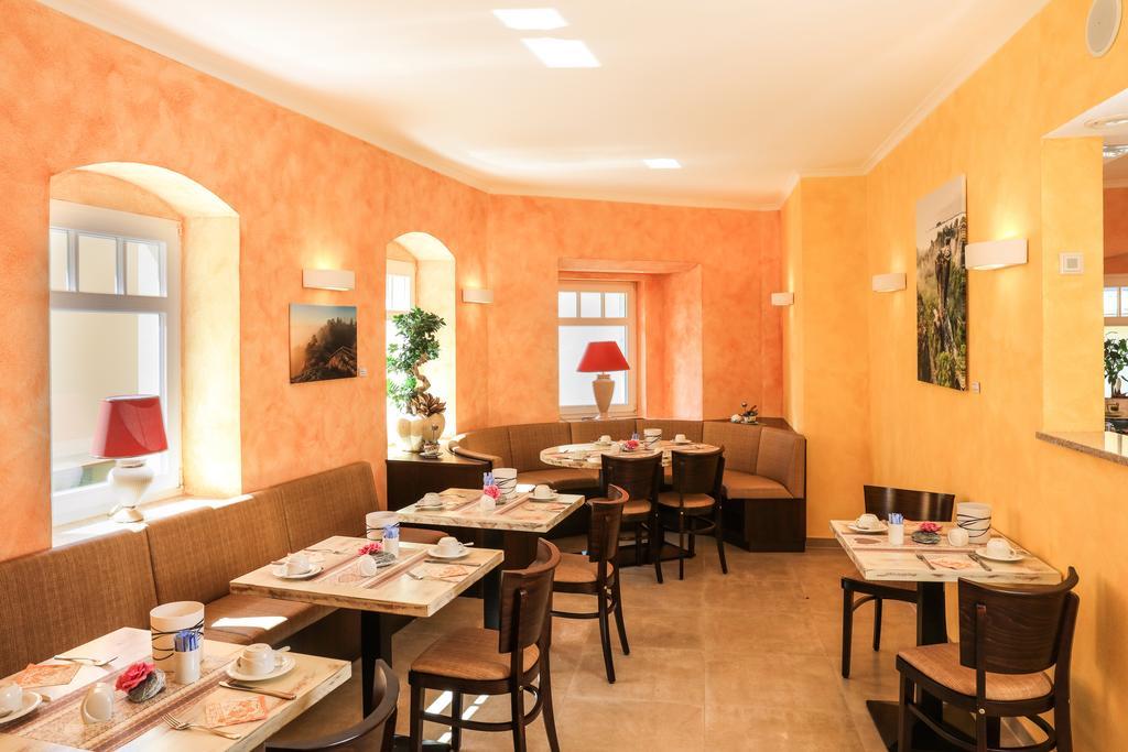 Hotel Wehlener Hof Щат Велен Екстериор снимка